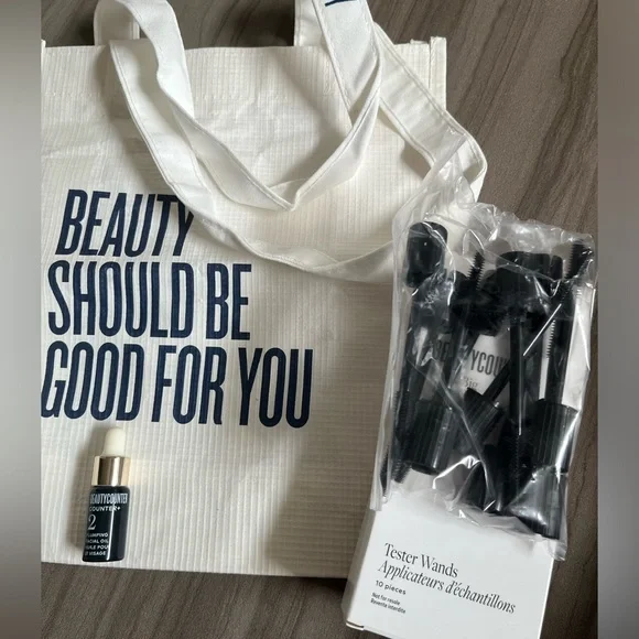 Beautycounter Bundle: Bag, Mascara Wands, Plumping Facial Oil - Picture 3 of 3